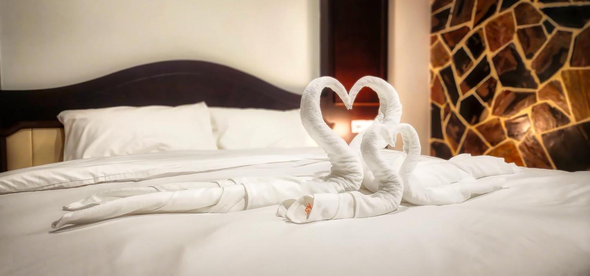 Arya Suites Patong Beach ภายนอก รูปภาพ
