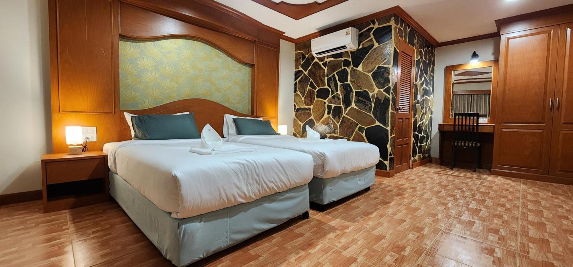 Arya Suites Patong Beach ภายนอก รูปภาพ