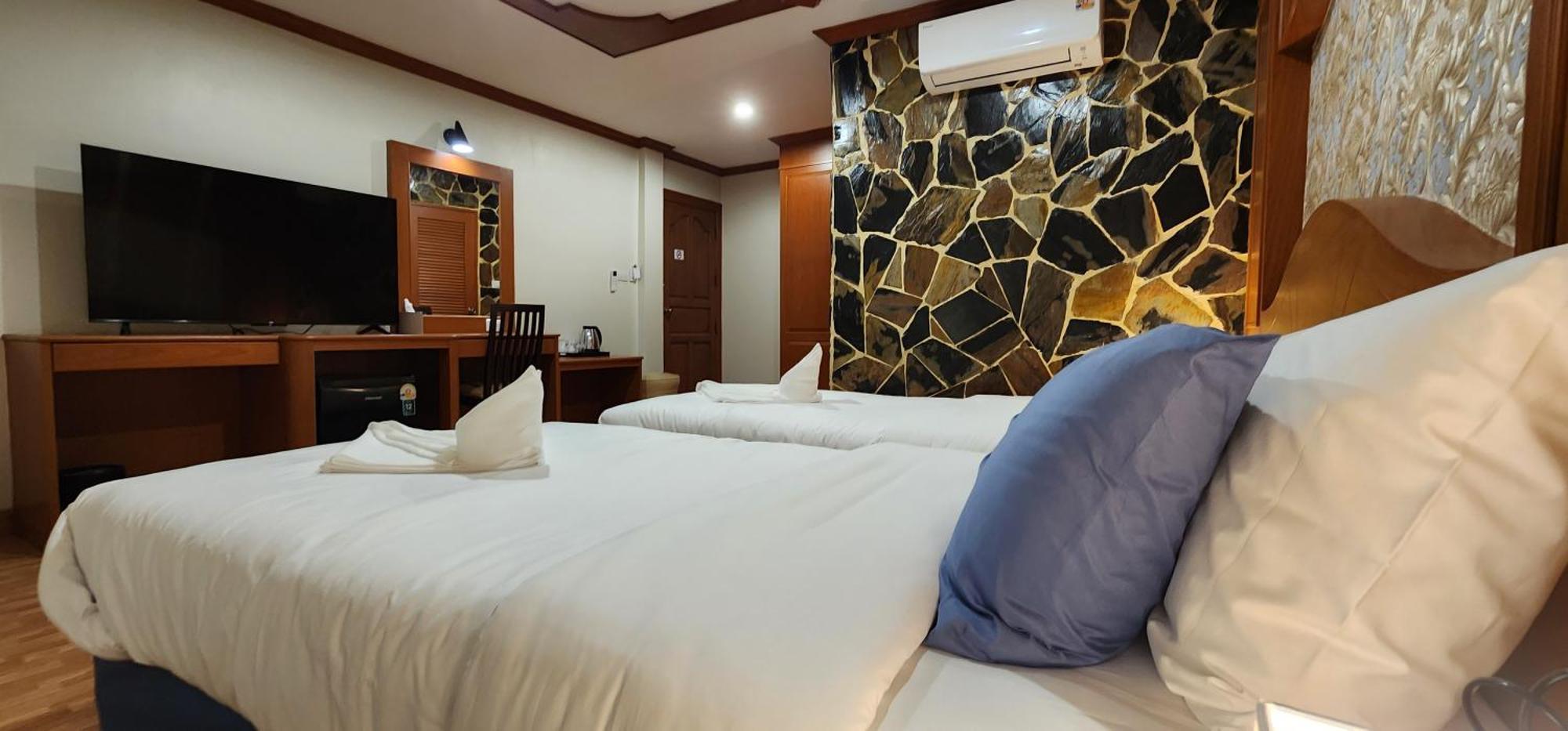 Arya Suites Patong Beach ภายนอก รูปภาพ