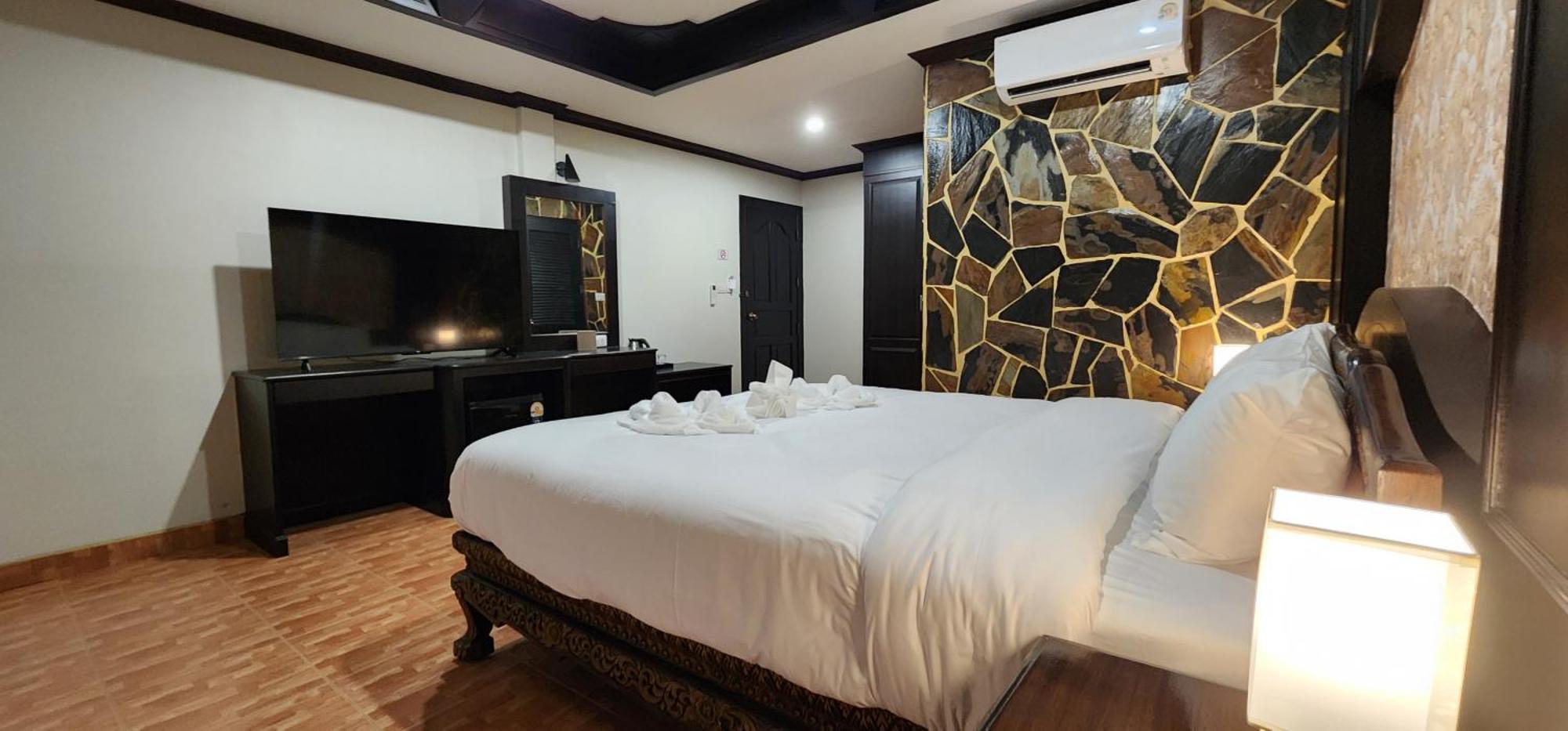 Arya Suites Patong Beach ภายนอก รูปภาพ