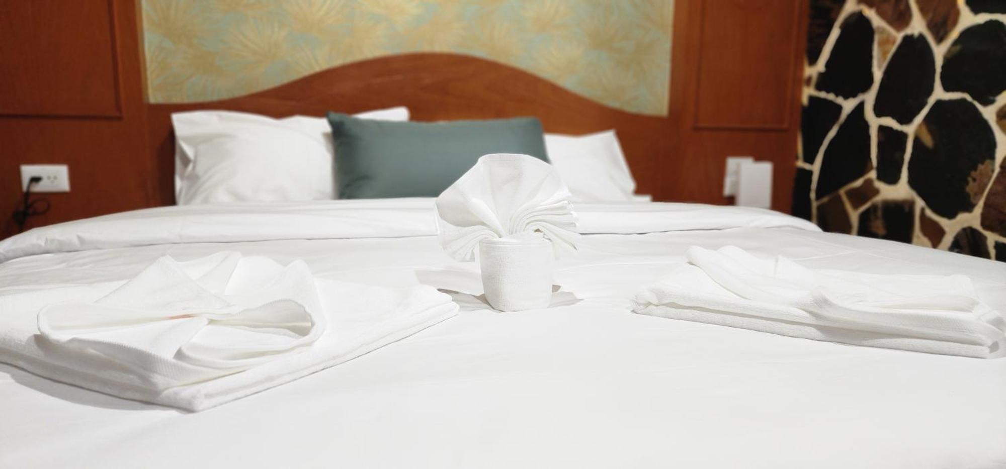 Arya Suites Patong Beach ภายนอก รูปภาพ