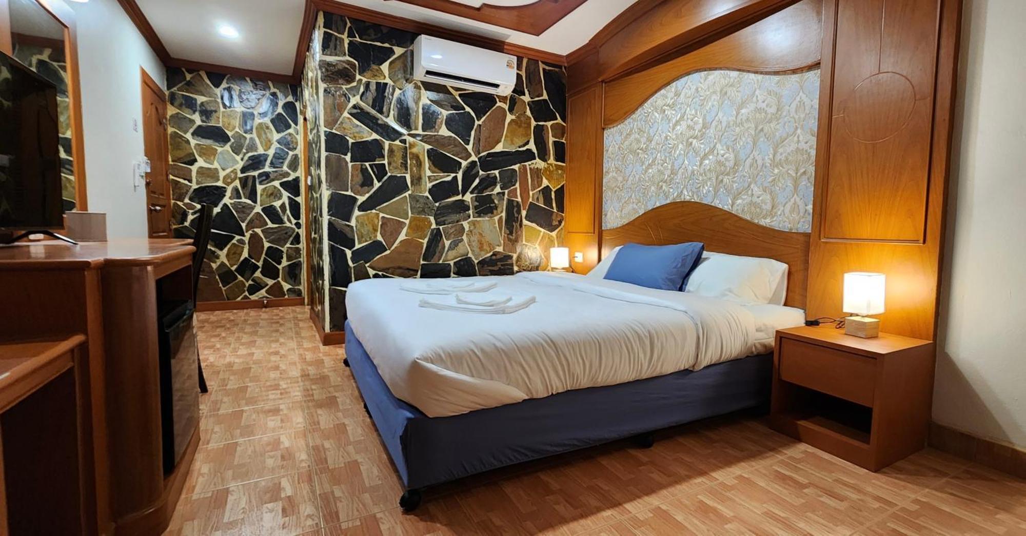 Arya Suites Patong Beach ภายนอก รูปภาพ