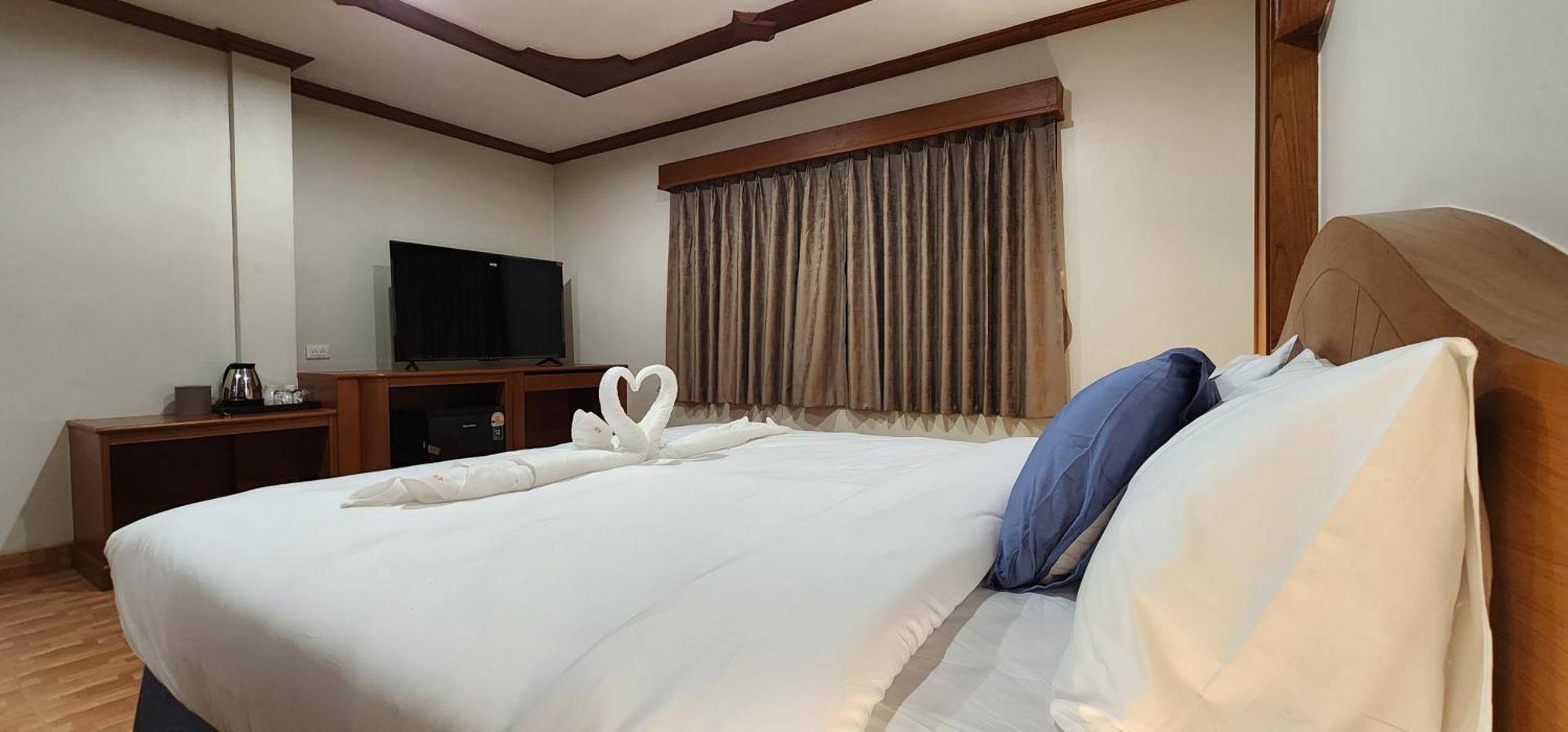 Arya Suites Patong Beach ภายนอก รูปภาพ